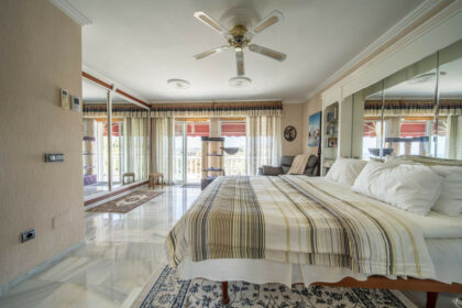 1bd1b7d353e5ea06c70ed6184778cd01 - 24