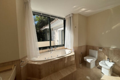 1c19f3f3d44dd9f3ea819768d11addd6 - 12