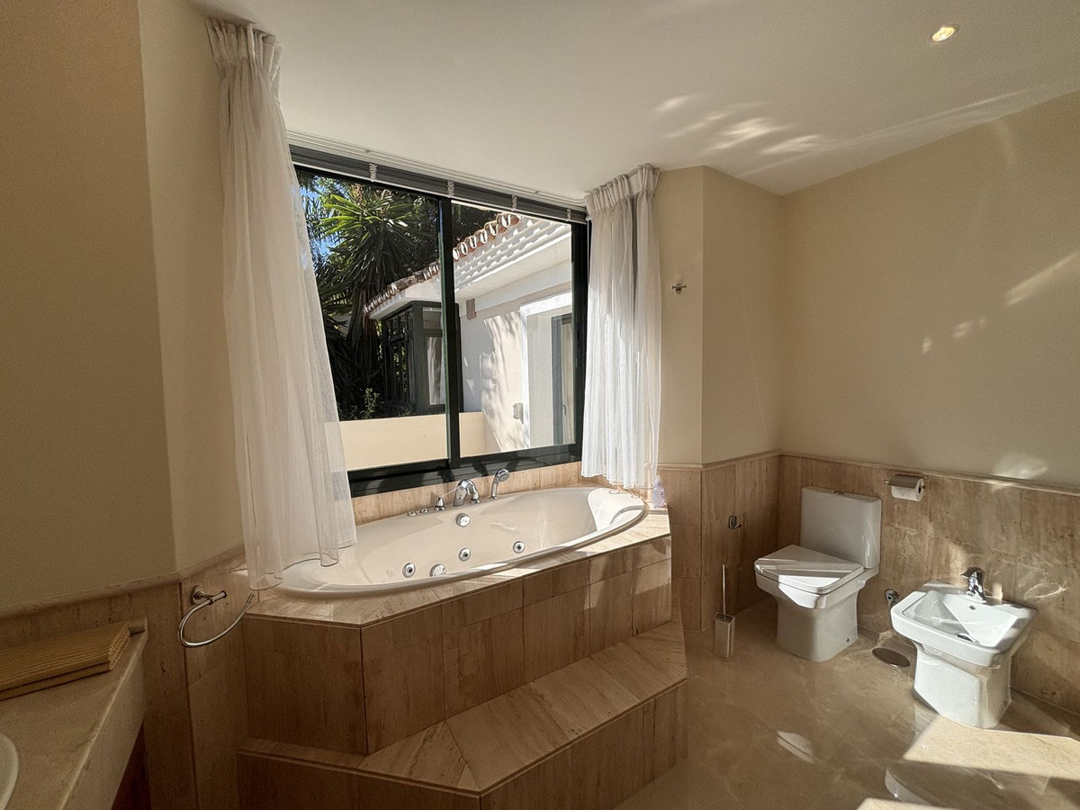 1c19f3f3d44dd9f3ea819768d11addd6 - 12