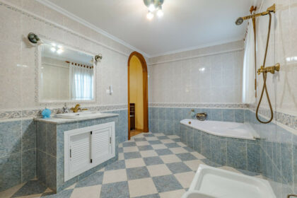 1c2a50ba58dcc2cfdb15cf9e4bdcb478 - 23