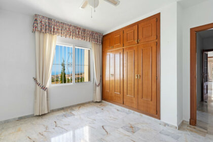 1c94d1f63c4a59ee609ac86f26ad8b30 - 14