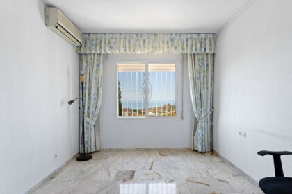 1c94d1f63c4a59ee609ac86f26ad8b30 - 18