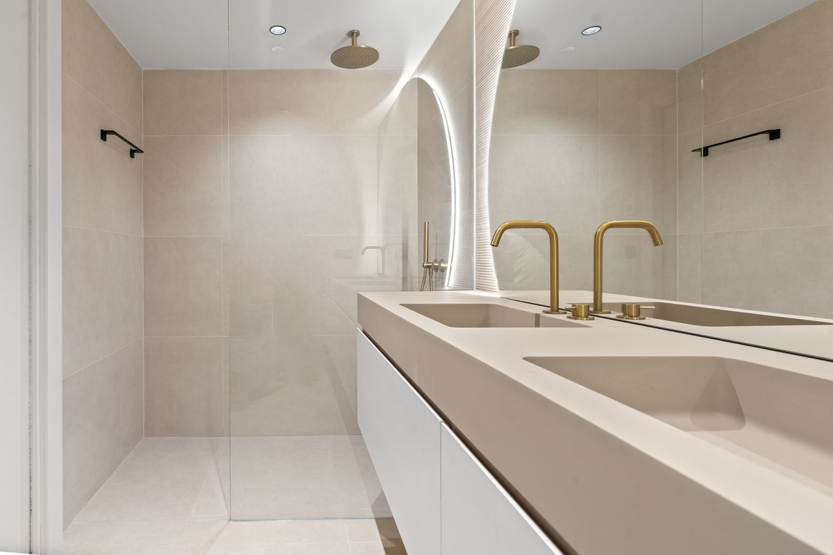 1d5661c2b05e699bb9f734869947b0b7 - 13