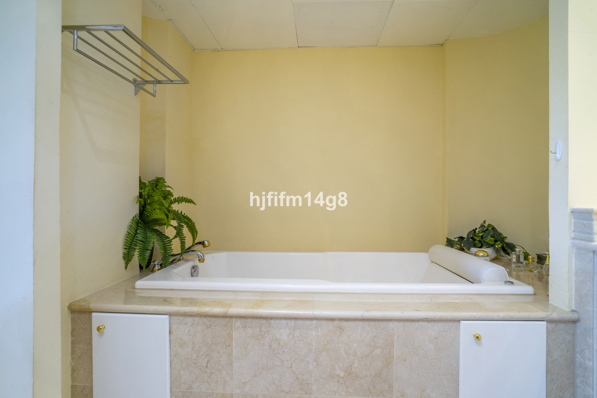 1d5be55fbb9a03648f29d29528677b16 - 23