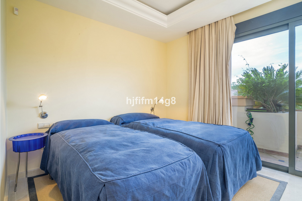 1d5be55fbb9a03648f29d29528677b16 - 25