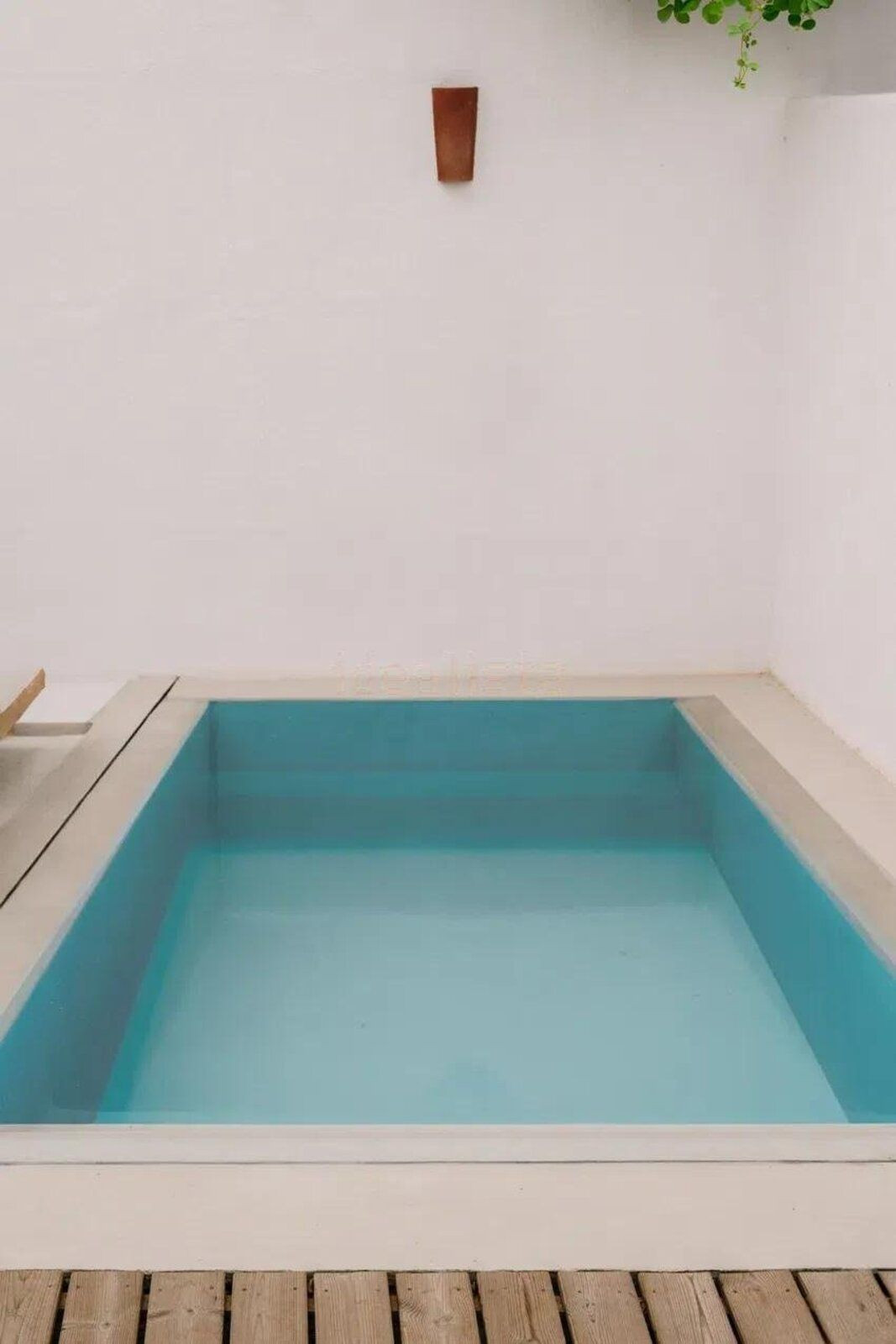 20051a9dcf912cce585fbd8d3465909f - 2