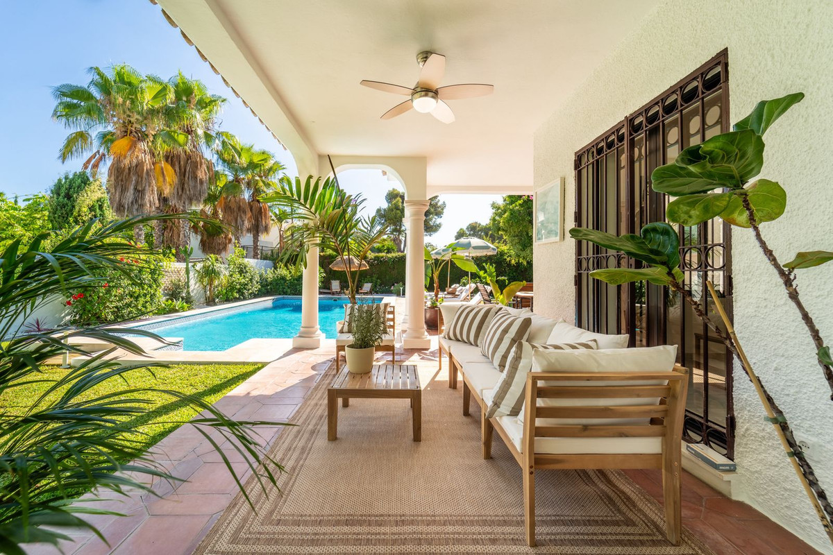 216fa95612e33bceb2d9e34650c85211 - 19