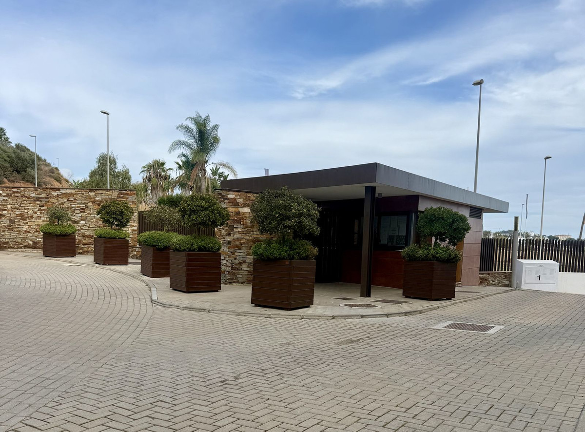 22609f71d915449f0fff505907c07286 - 21