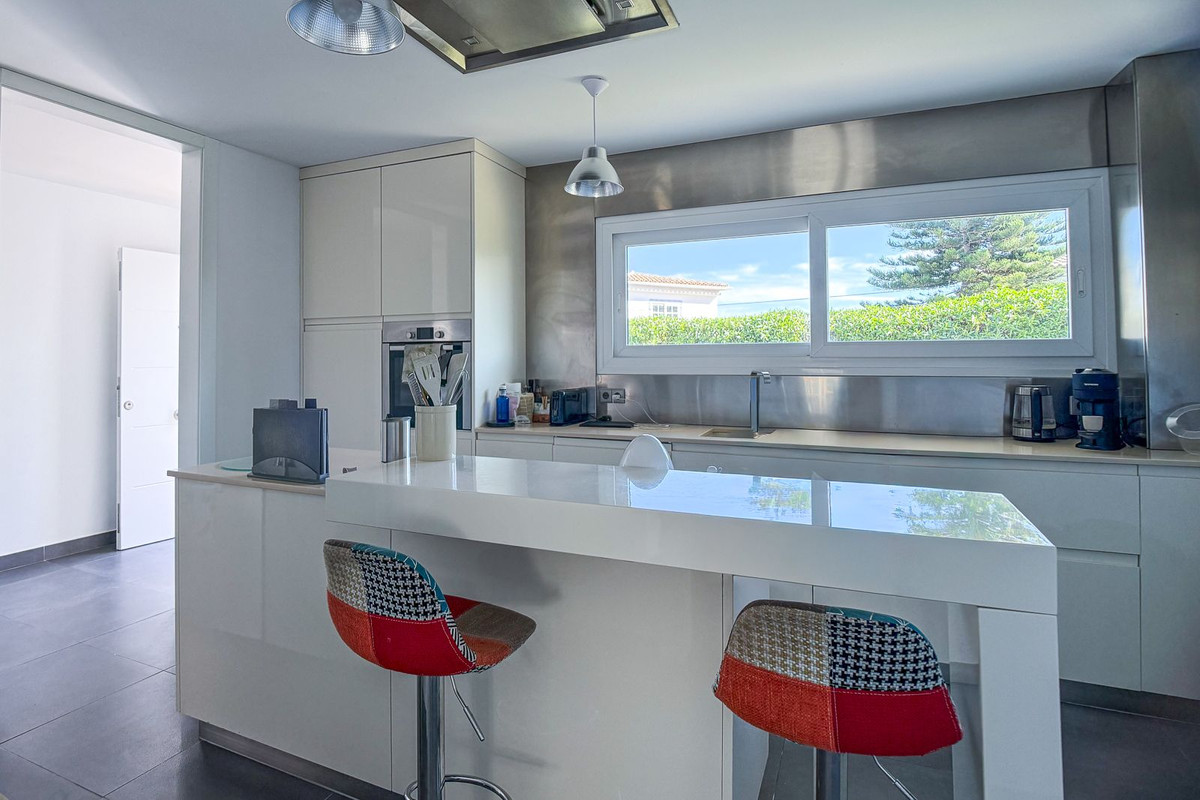 2274e87413342b8123e8cc16c9a2f91c - 13