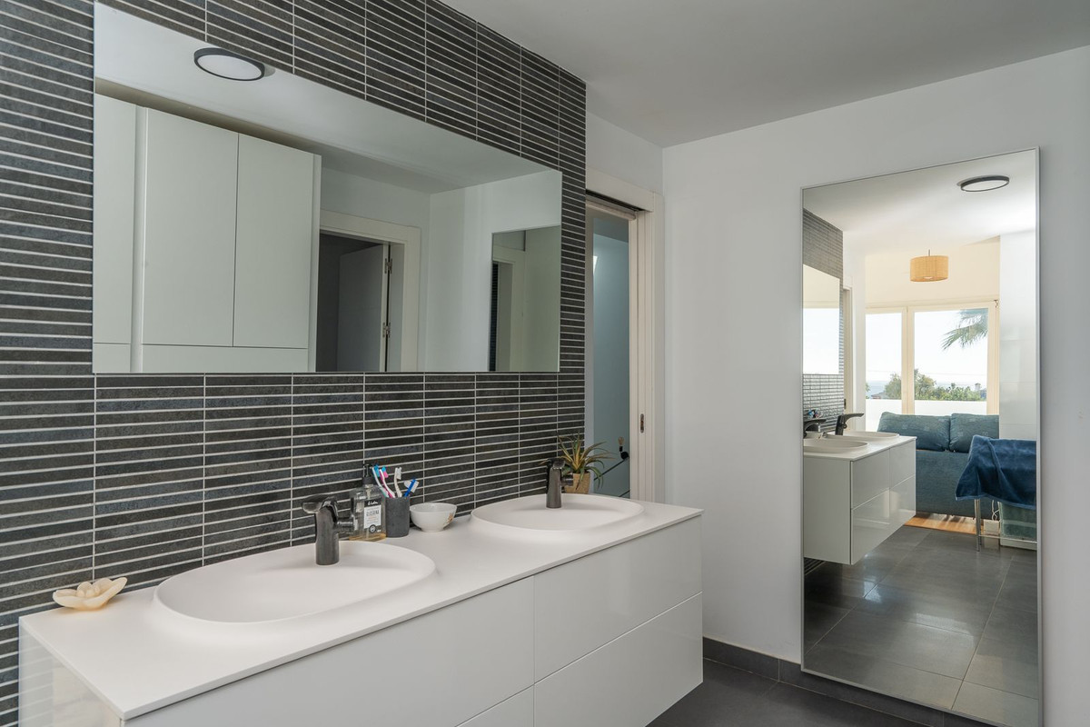 2274e87413342b8123e8cc16c9a2f91c - 21