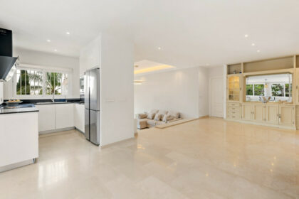 25cfc639ae09bb86fd9ce3018229fb46 - 18