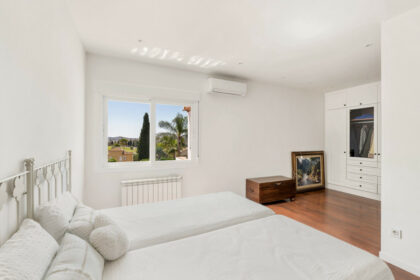 25cfc639ae09bb86fd9ce3018229fb46 - 22