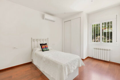 25cfc639ae09bb86fd9ce3018229fb46 - 24