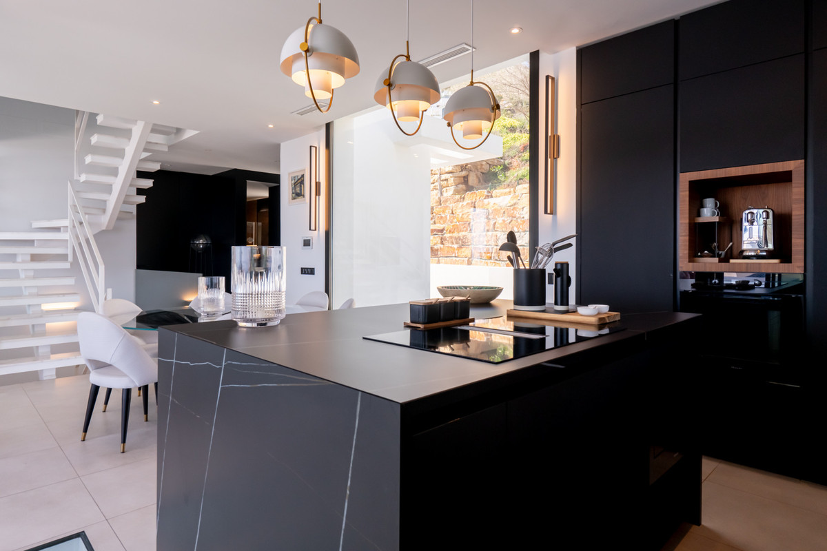 25d20fb93ca76fa527192945a76f7c41 - 11