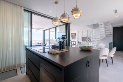 25d20fb93ca76fa527192945a76f7c41 - 13