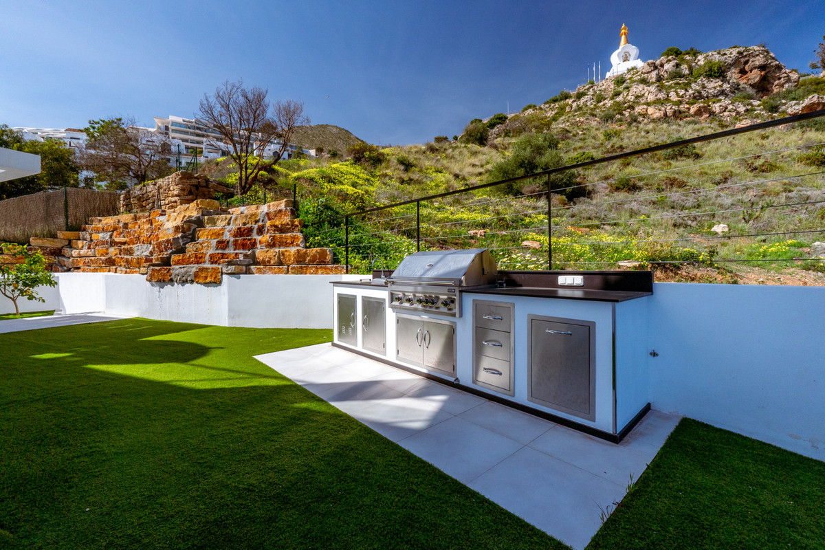 25d20fb93ca76fa527192945a76f7c41 - 15