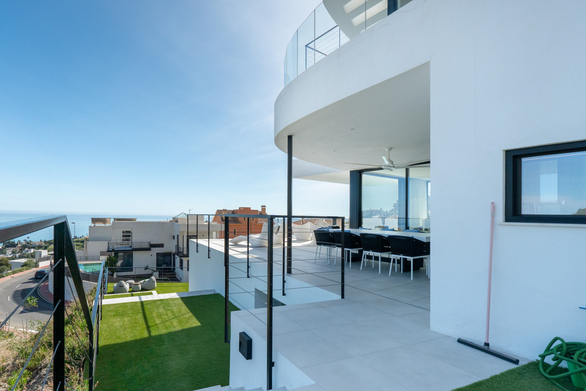 25d20fb93ca76fa527192945a76f7c41 - 16