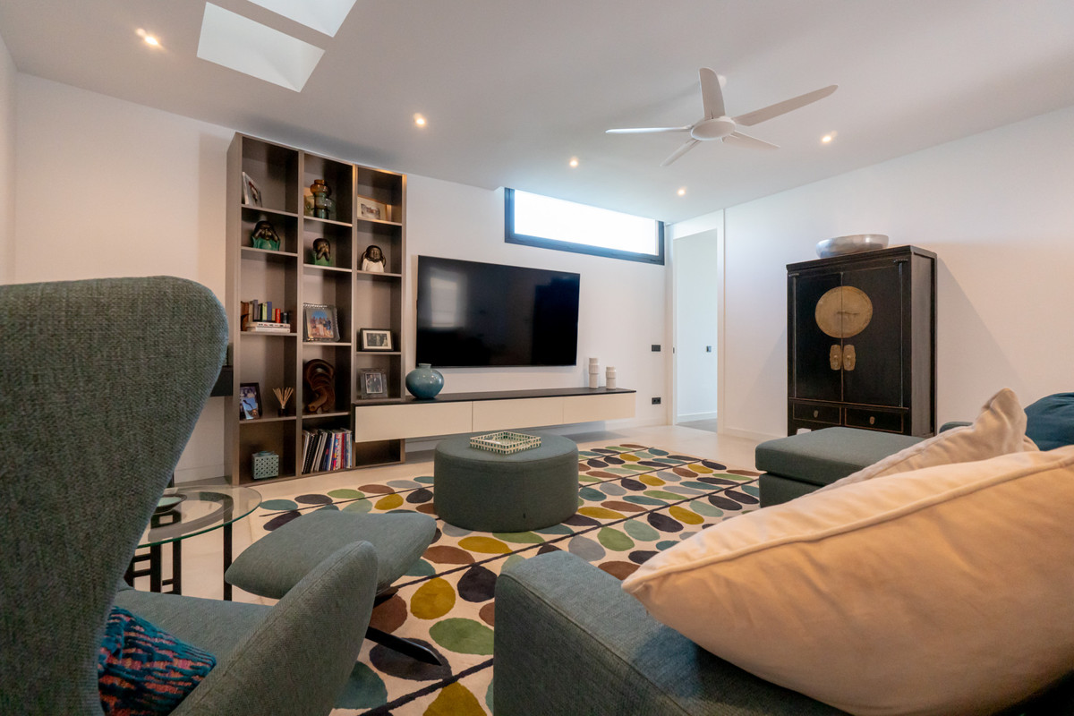 25d20fb93ca76fa527192945a76f7c41 - 22