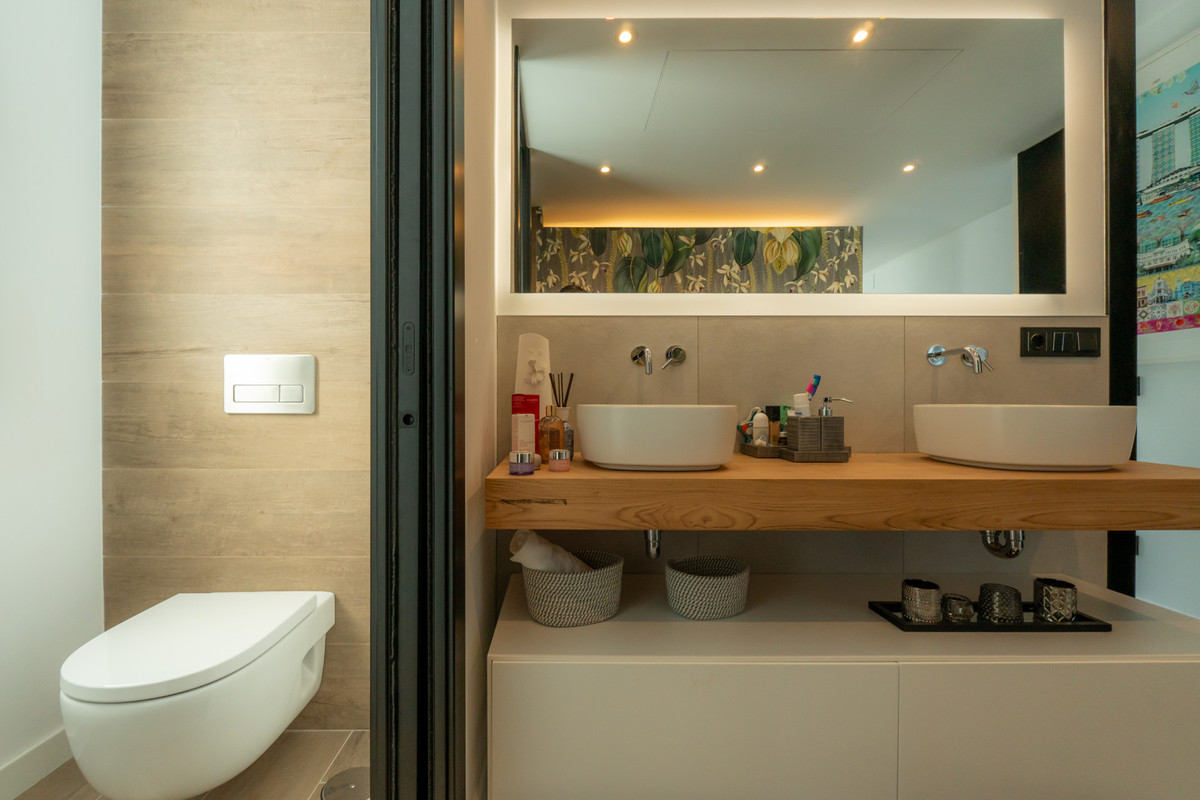 25d20fb93ca76fa527192945a76f7c41 - 36