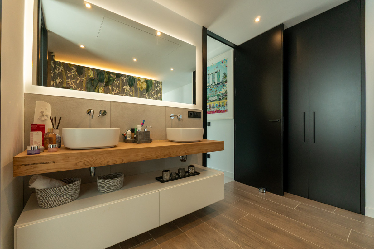 25d20fb93ca76fa527192945a76f7c41 - 37