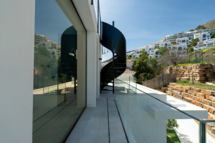 25d20fb93ca76fa527192945a76f7c41 - 41