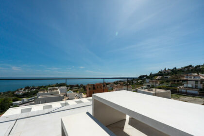 25d20fb93ca76fa527192945a76f7c41 - 44