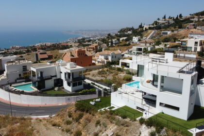 25d20fb93ca76fa527192945a76f7c41 - 53