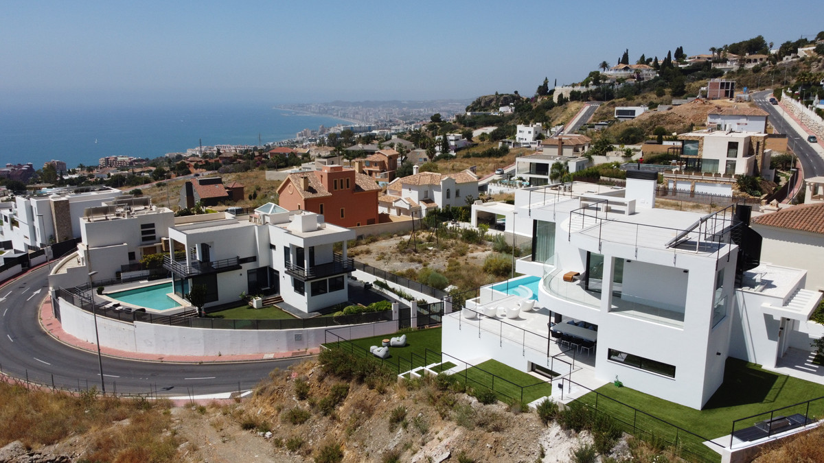 25d20fb93ca76fa527192945a76f7c41 - 53