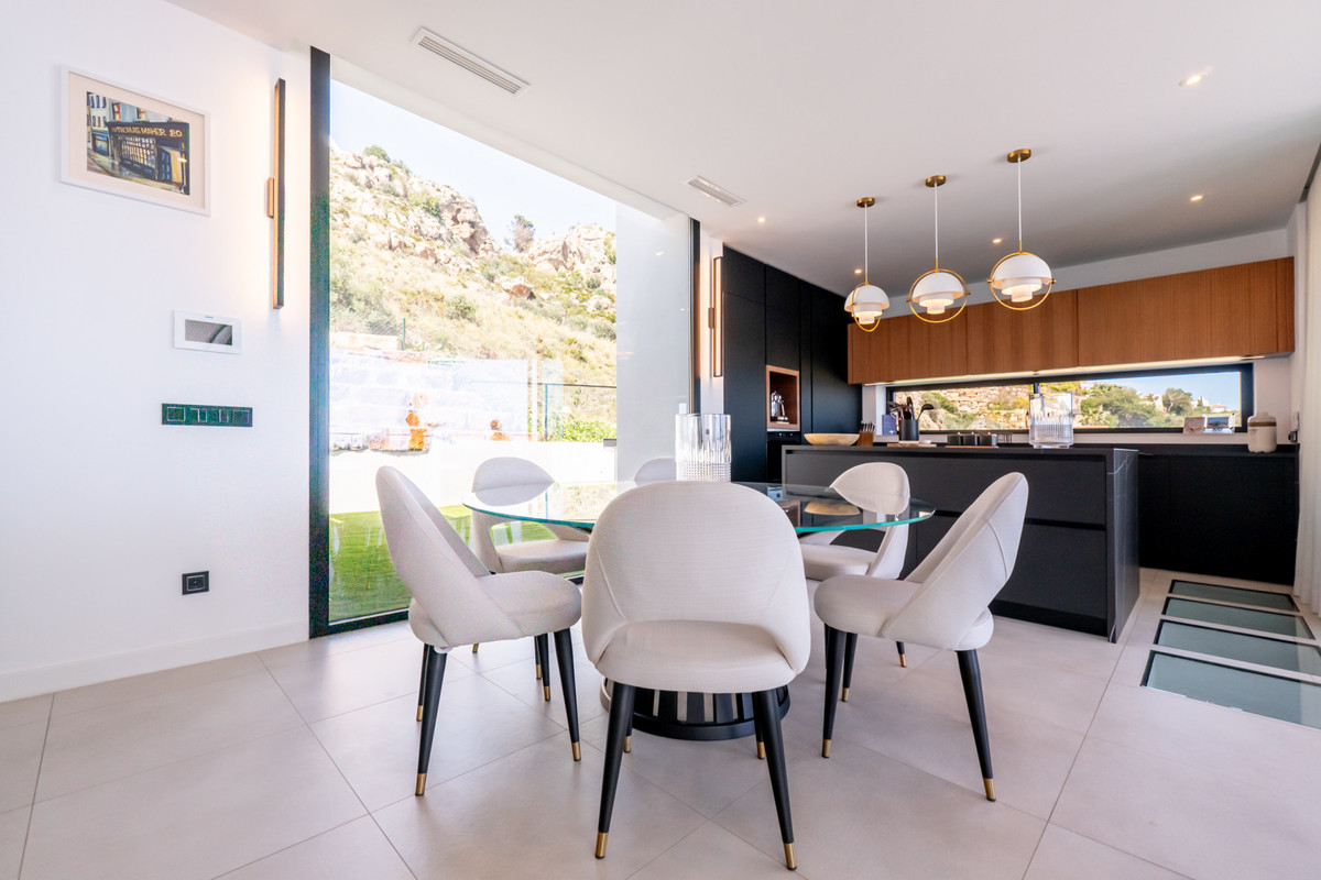 25d20fb93ca76fa527192945a76f7c41 - 9