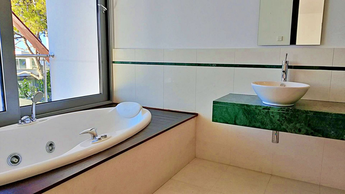 26872e3985fc6f09c3cb18274429f8a2 - 20