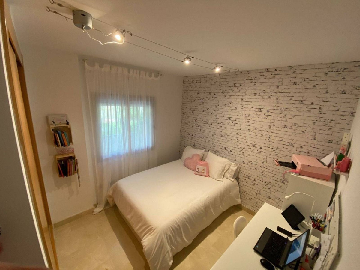 2796f8a1566b3ff137a6fd9c73dde349 - 12