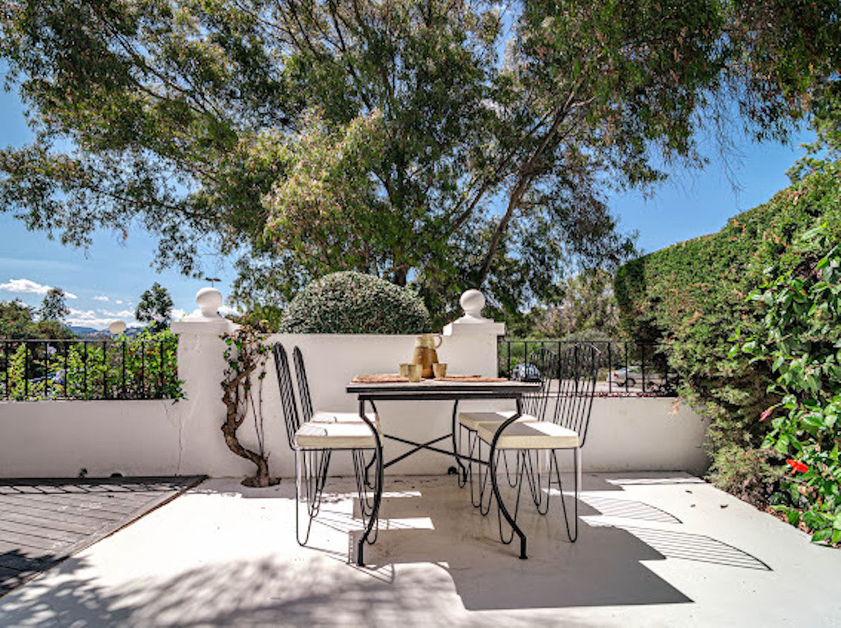 27e3cc0e8677232f0137e4ef464259dc - 26