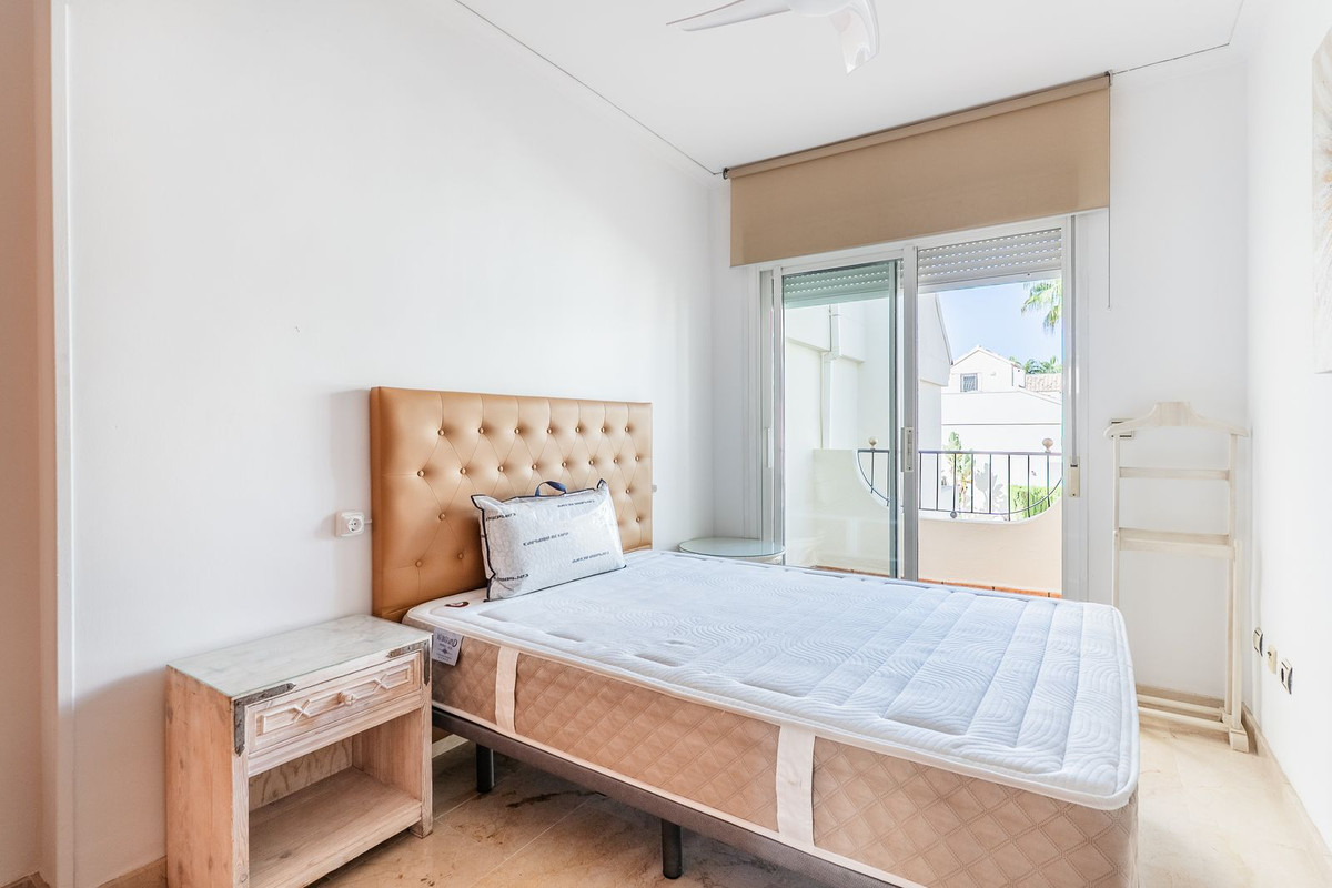 288663fa9c43241494c0bdb9ffe95e3a - 18