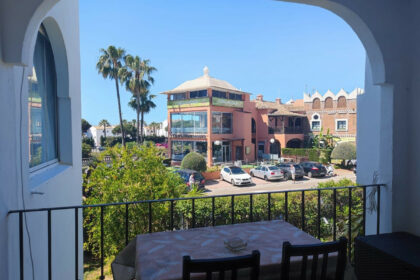 28a56ddd741049fae65544d8b7c68435 - 1