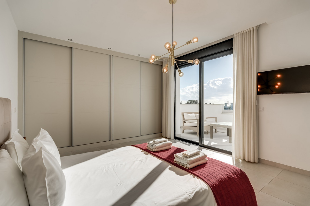 2a7795da32859c3874cd8eda0708482d - 17