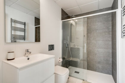 2a7795da32859c3874cd8eda0708482d - 23