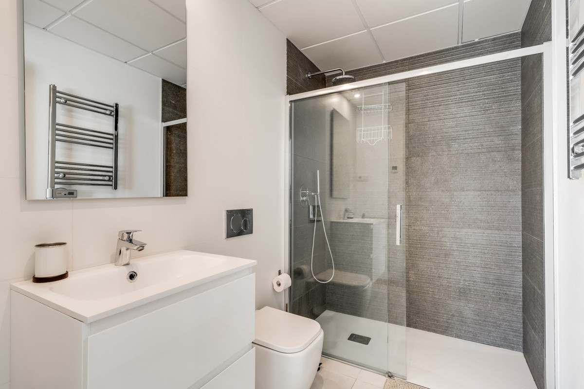 2a7795da32859c3874cd8eda0708482d - 23