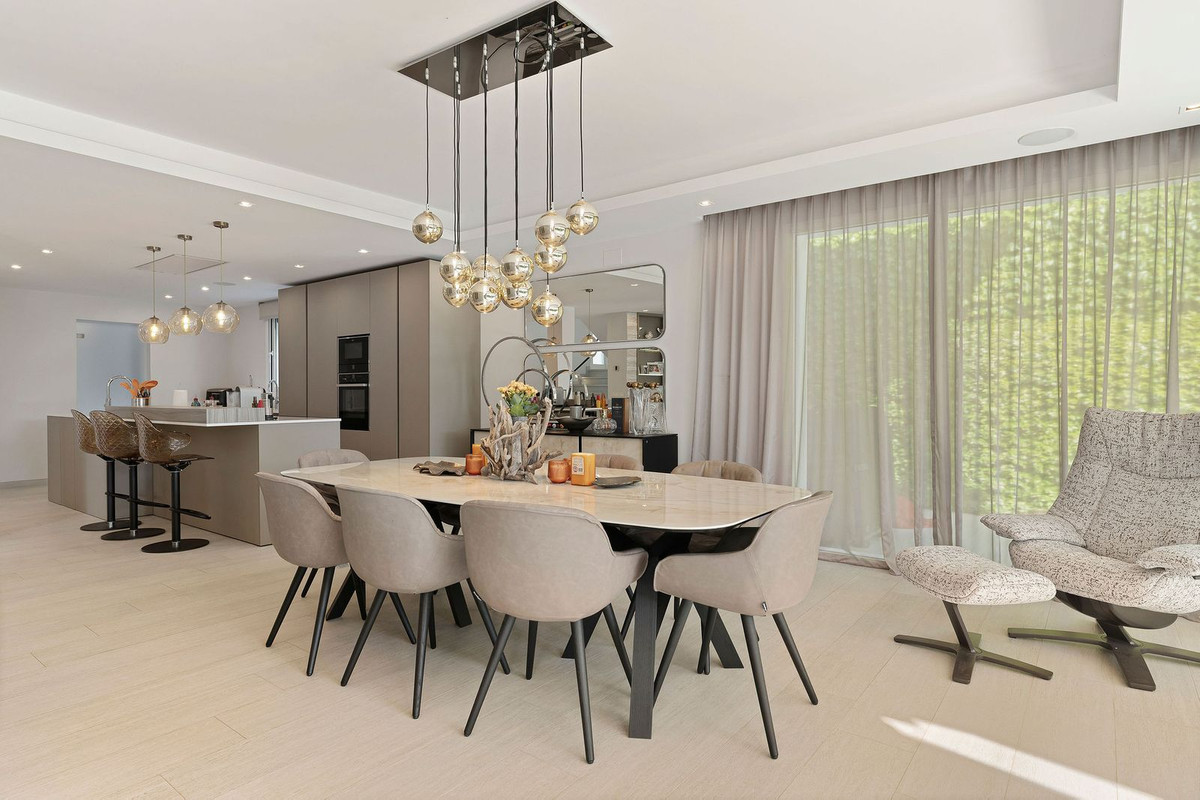 2a83d761baa6d5b1826e6469f548b15c - 12