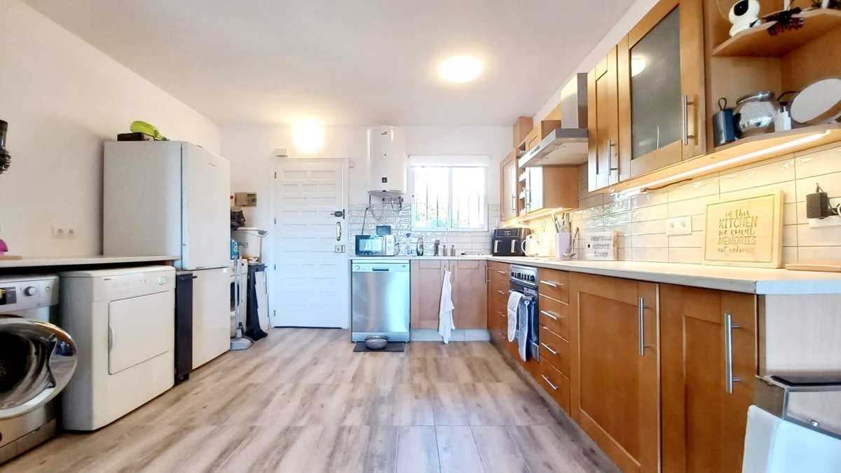 2b0b5c783bd788e8859500699a4d8a2f - 2