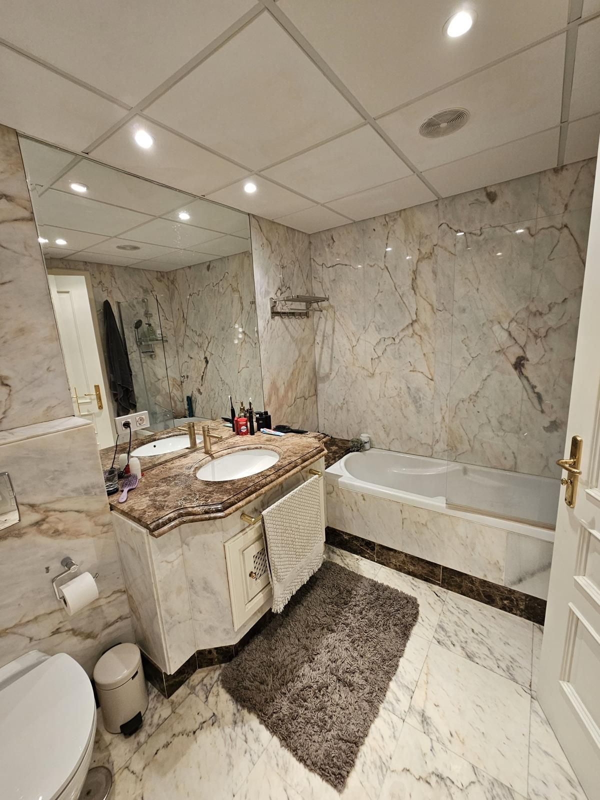 2be92d87b1ac94603c66bbac397d0998 - 24