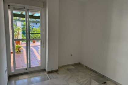 2c4f51593cbd86610327c381cf0c9069 - 12