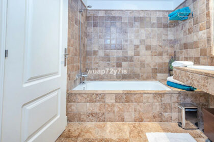 2c5135df2a6b8c0a5da62e771f5ddcc9 - 20