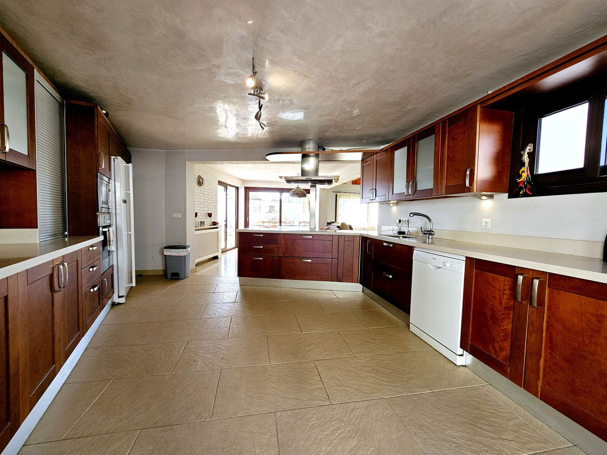 2ccd38b86be520bc9ac4bb15f89feff1 - 11