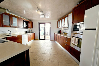 2ccd38b86be520bc9ac4bb15f89feff1 - 12