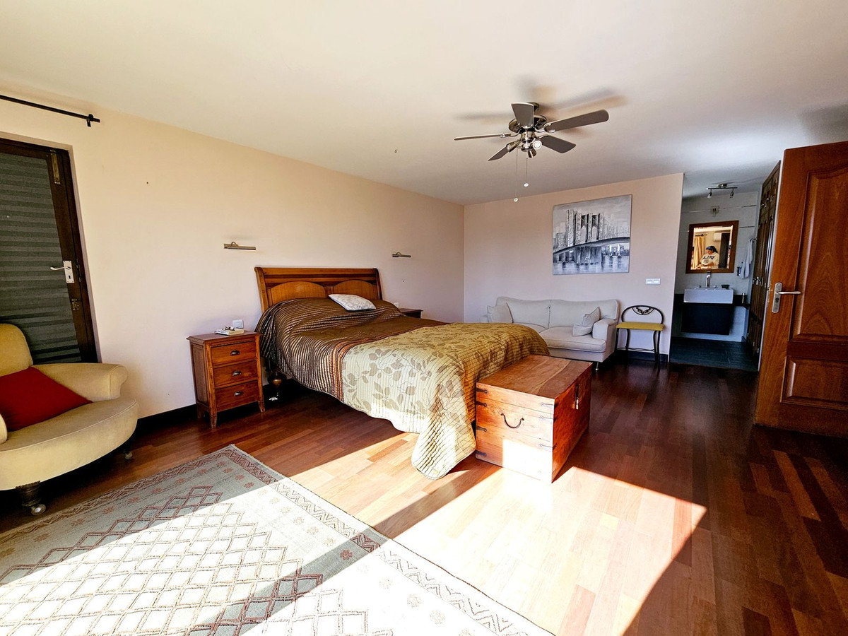 2ccd38b86be520bc9ac4bb15f89feff1 - 18