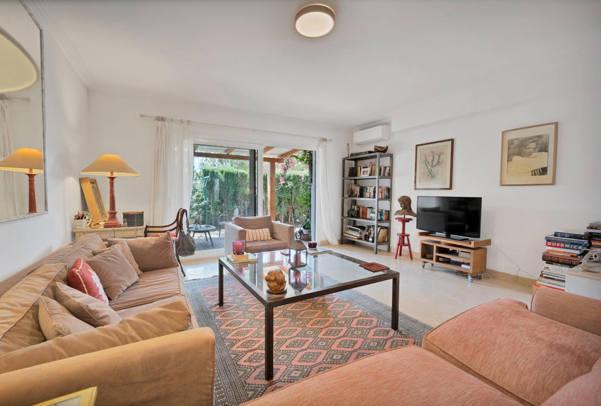 2d3aa501cc79edb8e9116c43a2590eac - 1