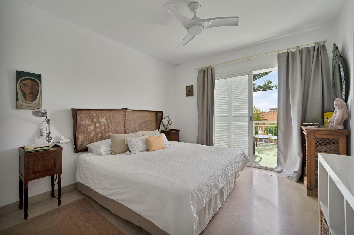 2d3aa501cc79edb8e9116c43a2590eac - 24