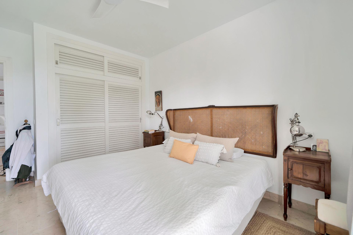 2d3aa501cc79edb8e9116c43a2590eac - 25