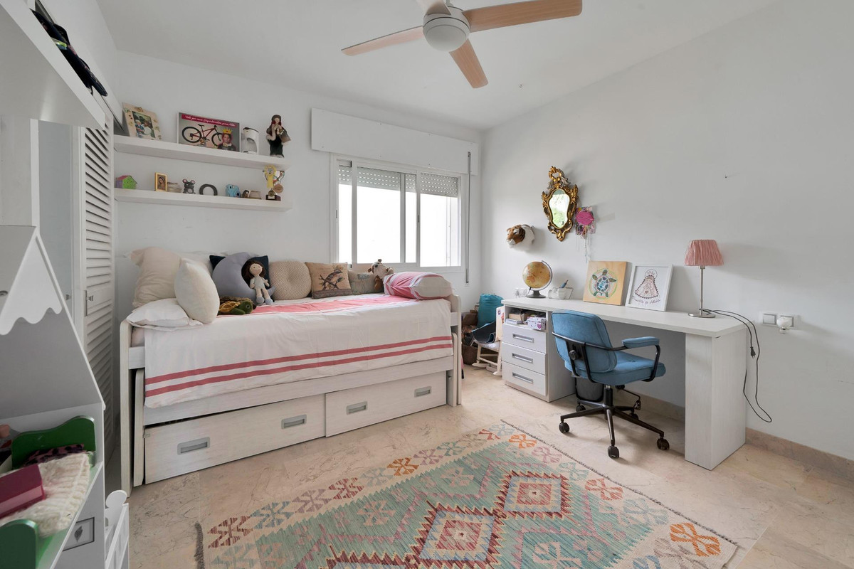 2d3aa501cc79edb8e9116c43a2590eac - 32