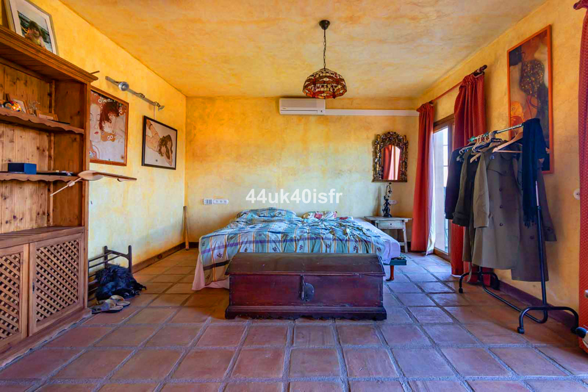 2e2f2420b58b40c8881a0e400ebf5e2c - 19